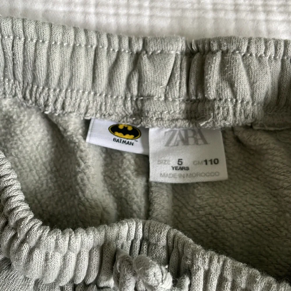 Zara Batman Sweatpants 5 - Picture 4 of 6